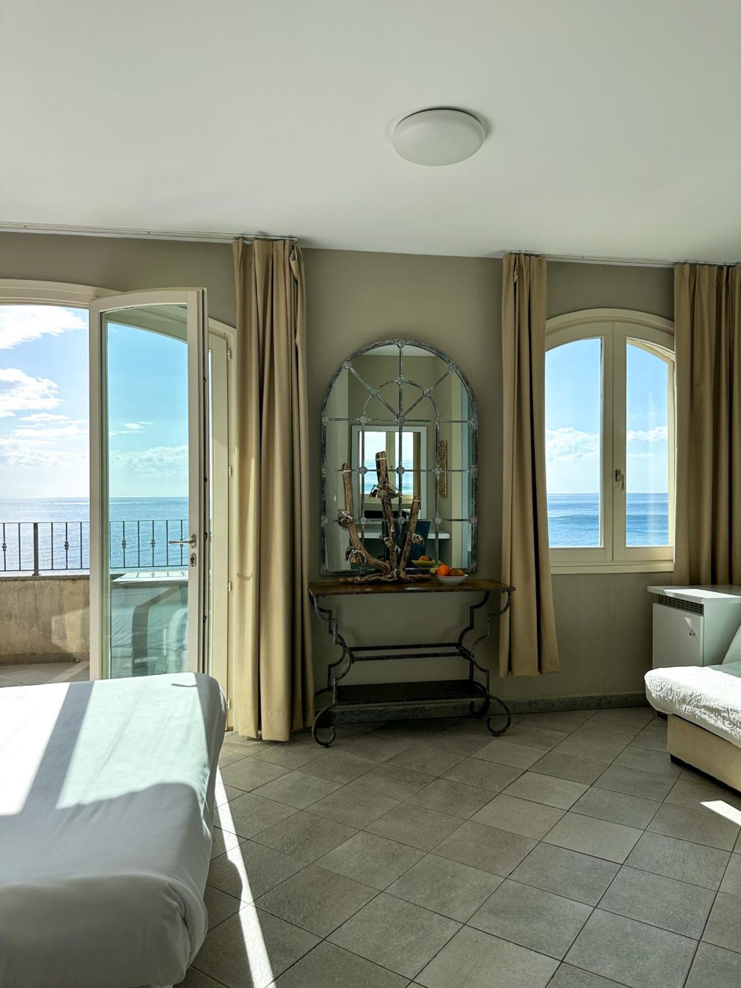 Отель Torremare Marine du Miomo Экстерьер фото
